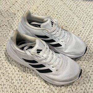Women’s Size 7 Adidas Tennis Shoes